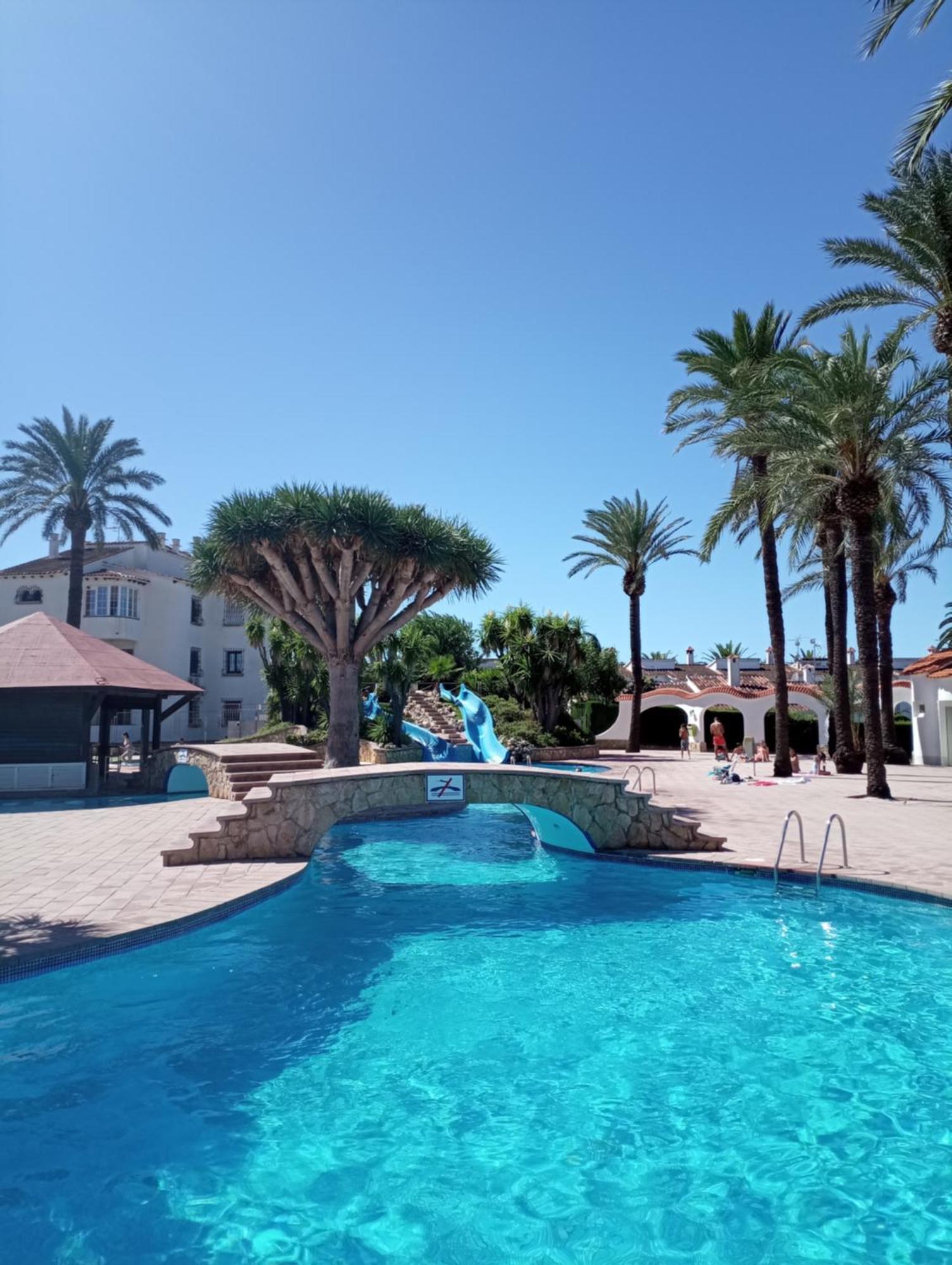 Alojamiento Con Piscina Y Chiringuito Denia Exteriör bild